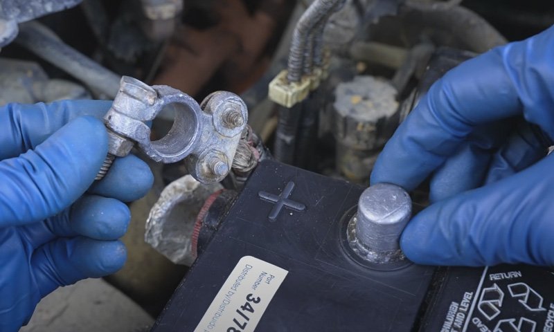 checking car battery terminals corrosion maintenance